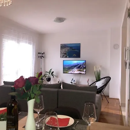 Ivesic * Makarská